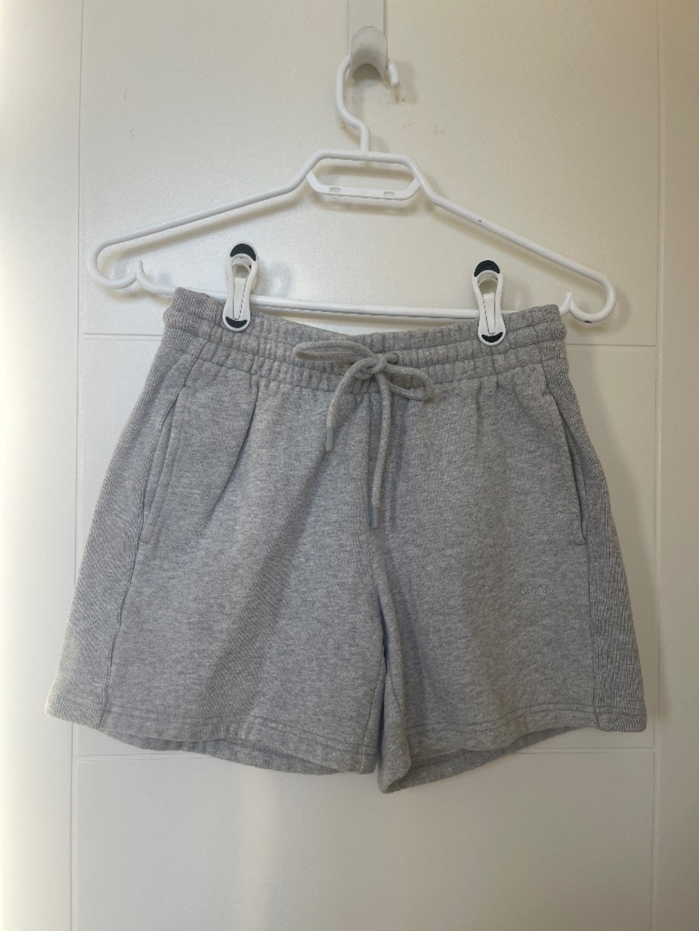 Aritzia sweatfleece cozy fleece boyfriend fit shorts